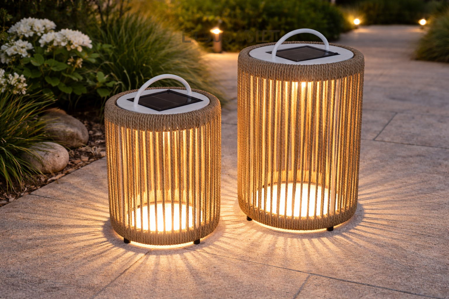 Outdoor Lighting & Decor